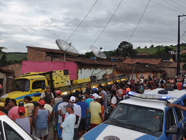 G1 Caminhão desgovernado atropela e mata homem de 53 anos na Bahia