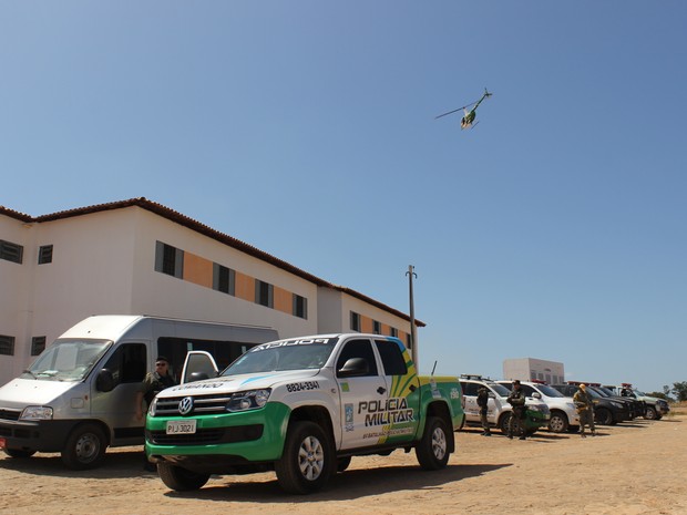 Operação contou com apoio deo helicóptero da Polícia Militar (Foto: Gustavo Almeida/G1)