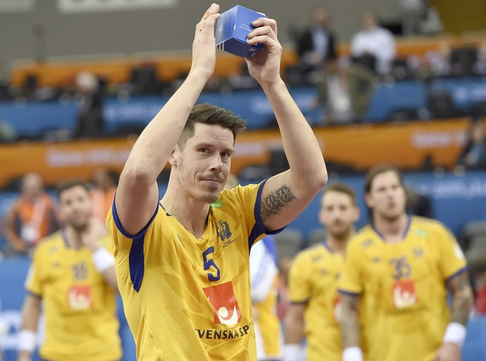 Kim Andersson é eleito o melhor jogador da partida entre Suécia e República Tcheca (Foto: EFE)