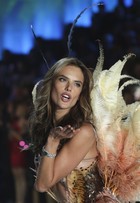 Angels brasileiras brilham no Victoria's Secret Fashion Show
