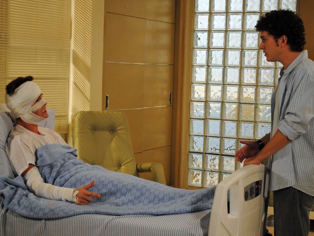Gabriel diz a Kiko que vai substituí-lo no seriado (Foto: Malhação / Tv Globo) Gabriel diz a Kiko que vai substituí-lo no seriado (Foto: Malhação / Tv Globo)