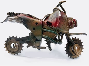 Motocicleta é um dos objetos mais vendidos pelo artista. (Foto: Assessoria)
