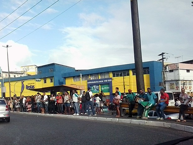 Ponto de ônibus nas proximidades da rodoviária (Foto: Alanna Sampaio/G1)