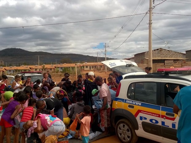 Primeira etapa distribuiu donativos para cerca de 80 famílias (Foto: Polícia Militar/Divulgação)