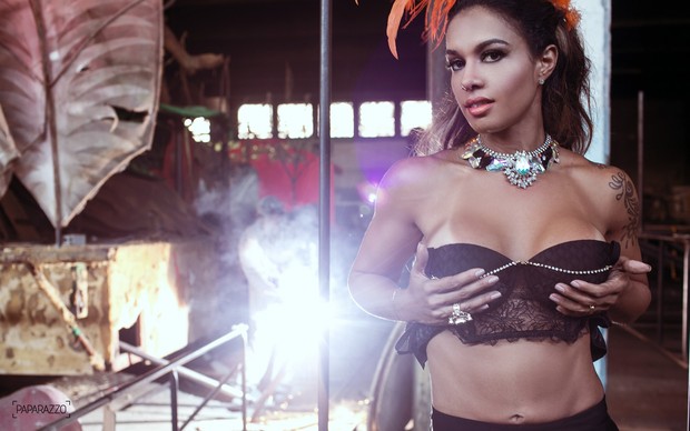 Milena Nogueira posa para o Paparazzo (Foto: Iwi Onodera / Paparazzo)