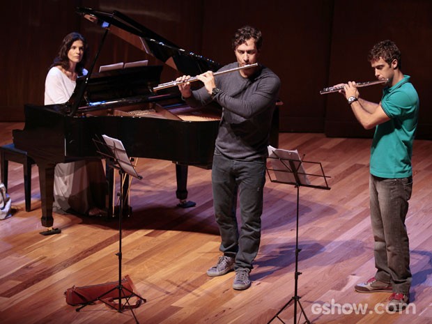 Laerte ensaia ao lado do filho e não vê Luiza na plateia (Foto: Pedro Curi/TV Globo)