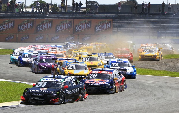 Largada Stock Car Curitiba (Foto: Luca Bassani / divulgação) Largada Stock Car Curitiba (Foto: Luca Bassani / divulgação)