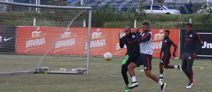 Danilo Fernandes Bruno Baio Ernando Artur Inter (Foto: Tomás Hammes / GloboEsporte.com) Danilo Fernandes Bruno Baio Ernando Artur Inter (Foto: Tomás Hammes / GloboEsporte.com)