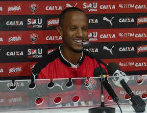 Salino; Vitória (Foto: R Santin/Divulgação/EC Vitória) Salino; Vitória (Foto: R Santin/Divulgação/EC Vitória)