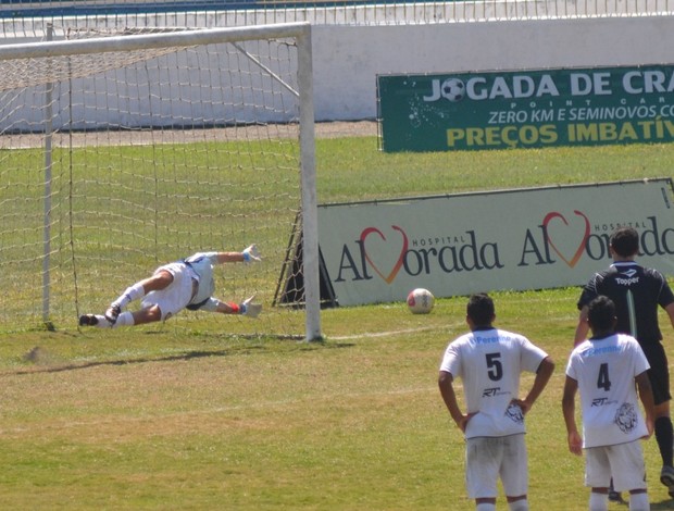 Renato Santiago no gol (Foto: Silvana Rita/ AICAJ)