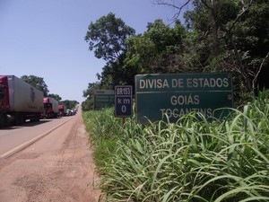 O acidente aconteceu na divisa entre os estados de Tocantins e Goiás (Foto: Jakson Bertolino/Defesa Civil de Talismã)
