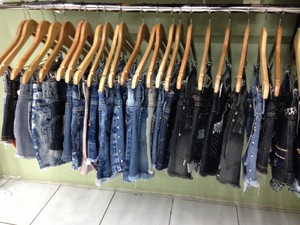 Jeans é o que não falta no guarda-roupa dos moradores do Agreste (Foto: Ândrica Costa/G1)
