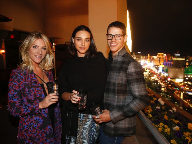 Giovanna Ewbank, Débora Nascimento e José Loreto em jantar em Las Vegas, nos Estados Unidos (Foto: Felipe Panfili/ Ag. News)