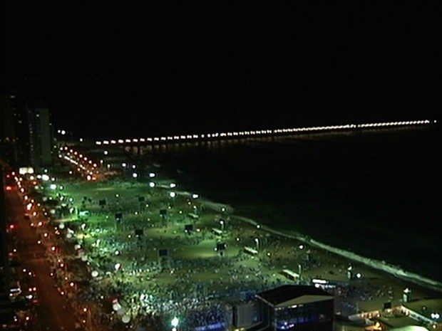 Púlbico começar a chegar ao local da festa em Fortaleza às 17h30 (Foto: TV Verdes Mares/Reprodução)