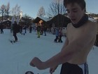 Filho de Madonna pratica snowboarding sem camisa. E o frio?