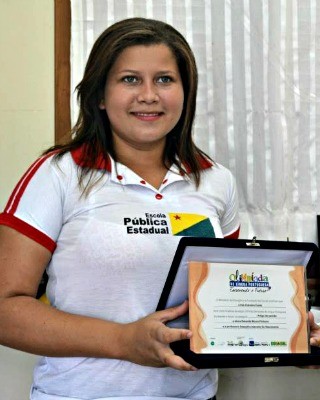 Eduarda mostra orgulhosa  (Foto: Adelcimar Carvalho/G1)