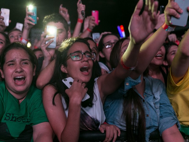 ED SHEERAN NO BRASIL: Fãs acompanham sobre de cantor inglês em São Paulo (Foto: Diego Baravelli/G1)