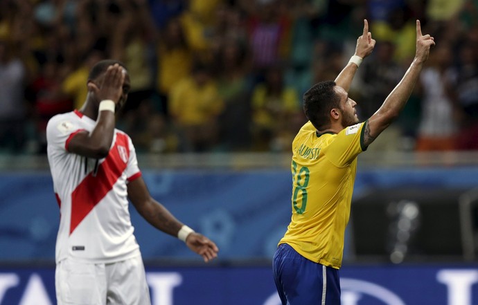 Renato Augusto gol Brasil x Peru (Foto: Reuters)