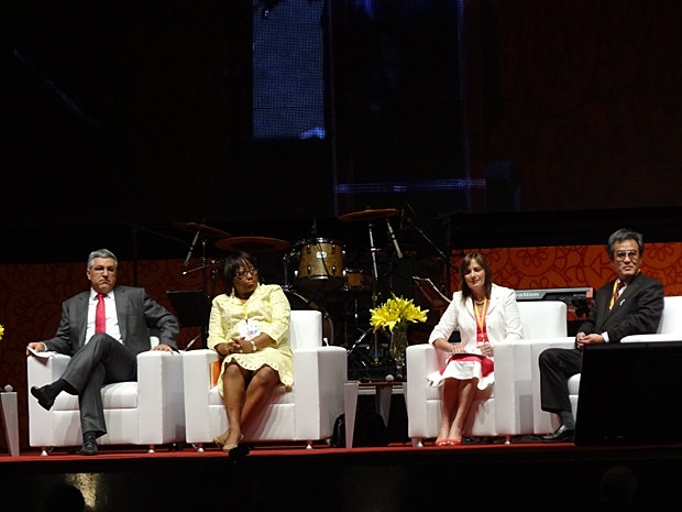 Ministro da Saúde, Alexandre Padilha; diretora da Opas Carissa Etiene; diretora-adjunta da OMS Marie-Paule Kieny; Mitsuhiro Ushio (Foto: Katherine Coutinho/G1)