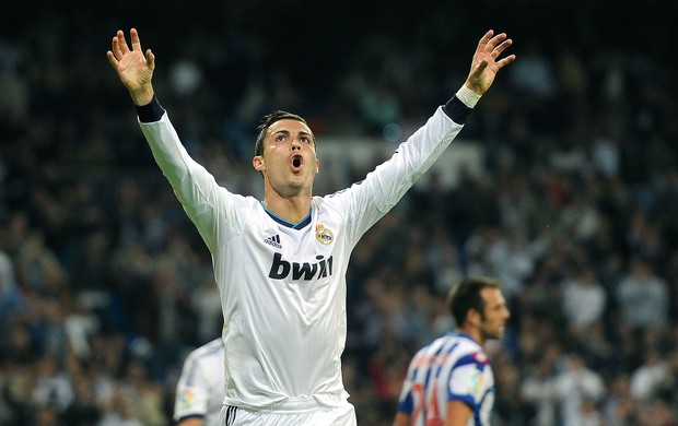 Cristiano Ronaldo comemora gol do Real Madrid contra o La Coruña (Foto: AFP)