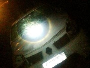 Veículo das vítimas foi roubado e utilizado pelos suspeitos para fuga  (Foto: Polícia Militar/Divulgação)