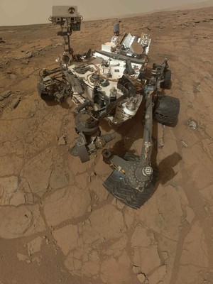 O robô Curiosity, em foto tirada por ele mesmo em fevereiro de 2013 (Foto: NASA/JPL-Caltech/MSSS)