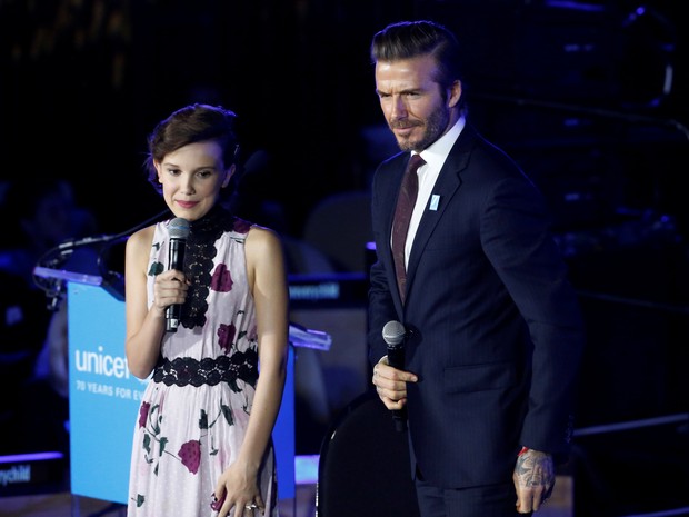 Millie Bobby Brown e David Beckham em evento em Nova York, nos Estados Unidos (Foto: Andrew Kelly/ Reuters)
