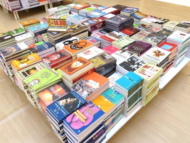 Livros são vendidos com preço único em feira em shopping de Goiânia, Goiás (Foto: Divulgação/ Araguaia Shopping) Livros são vendidos com preço único em feira em shopping de Goiânia, Goiás (Foto: Divulgação/ Araguaia Shopping)