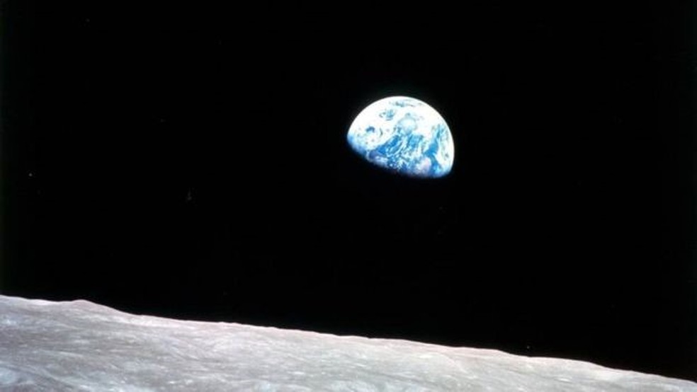 Em 1968, os astronautas da Apollo 8 fizeram a primeira foto do nosso planeta visto da Lua. O registro foi batizado de 