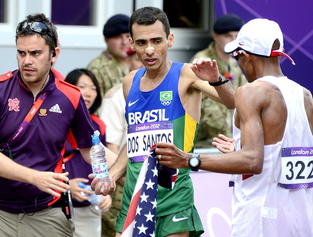 Marilson dos Santos no final da maratona das Olimpíadas (Foto: AFP)