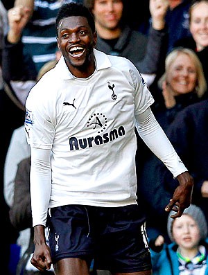 Adebayor marca gol do Tottenham contra o Swansea City (Foto: EFE)