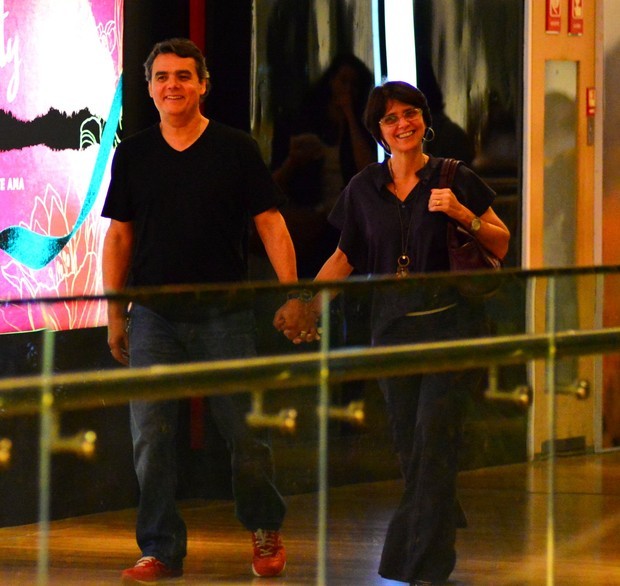 Cassio e Lidia num flagra de um paparazzo, recentemente (Foto: Ag News)