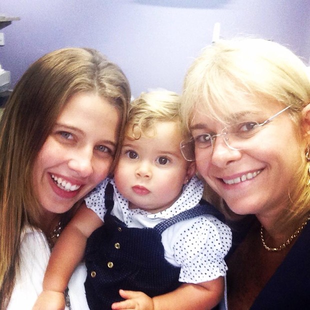 Debby Lagranha leva sua filha ao dentista (Foto: Divulgação)