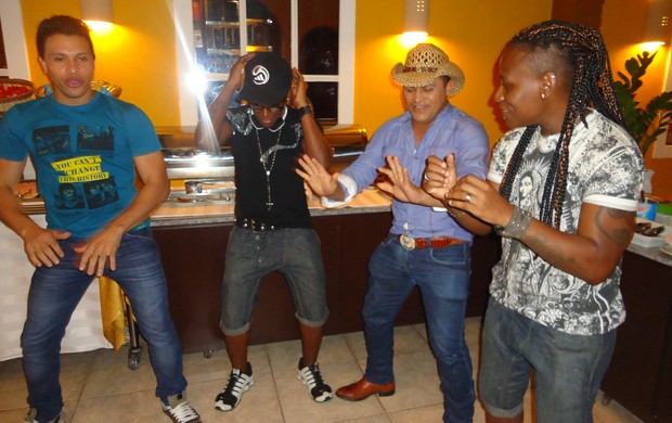 Pepê e Neném com os sertanejos Pedro Neto e Daniel (Foto: Divulgação)