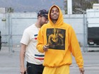 Chris Brown aparece sorridente após barraco com segurança e manobrista