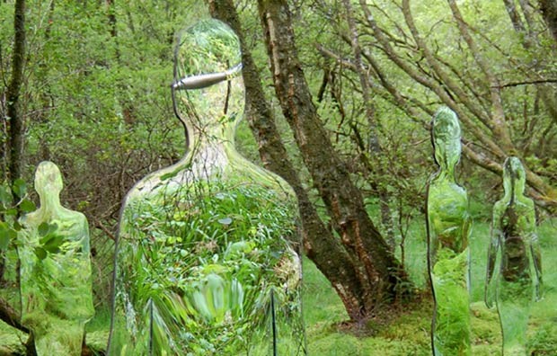 Artista povoa floresta com silhuetas que 'refletem meio ambiente'  (Foto: Rob Mulholland)