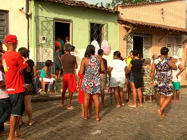 Velório de irmãos gêmeos que morreram afogados na região sul da Bahia (Foto: Reprodução/TV Santa Cruz)