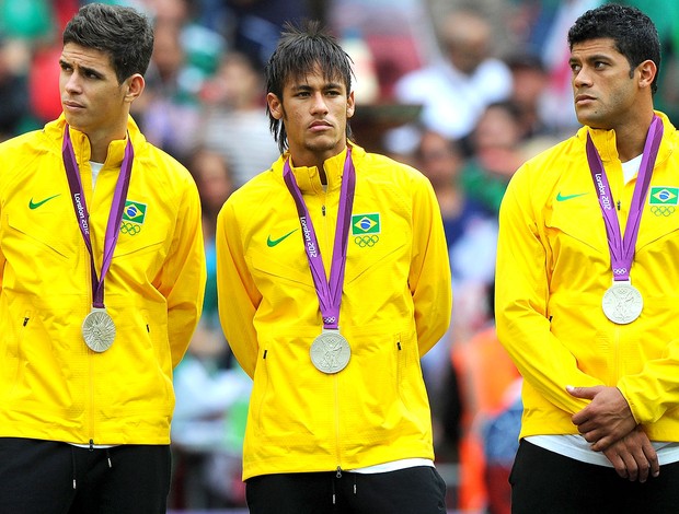 Neymar, Oscar e Hulk com a medalha de prata Londres (Foto: Getty Images)