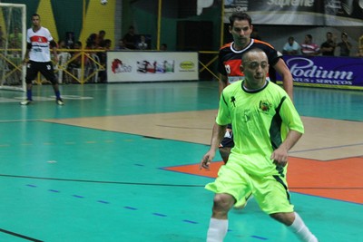 Romildo foi eleito o melhor jogador da partida, na estreia da Copa TV Grande Rio de Futsal (Foto: Emerson Rocha)