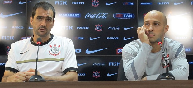 Danilo e Alessandro em entrevista no Corinthians (Foto: Carlos Augusto Ferrari / Globoesporte.com)