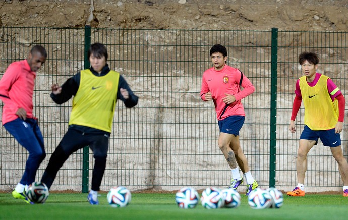 Elkeson treino Guangzhou Evergrande (Foto: AFP) Elkeson treino Guangzhou Evergrande (Foto: AFP)