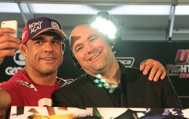 Vitor Belfort e Dana White coletiva UFC Goiânia (Foto: Rodrigo Malinverni)