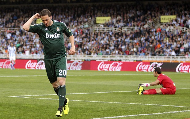 Higuaín gol Real Madrid (Foto: EFE)