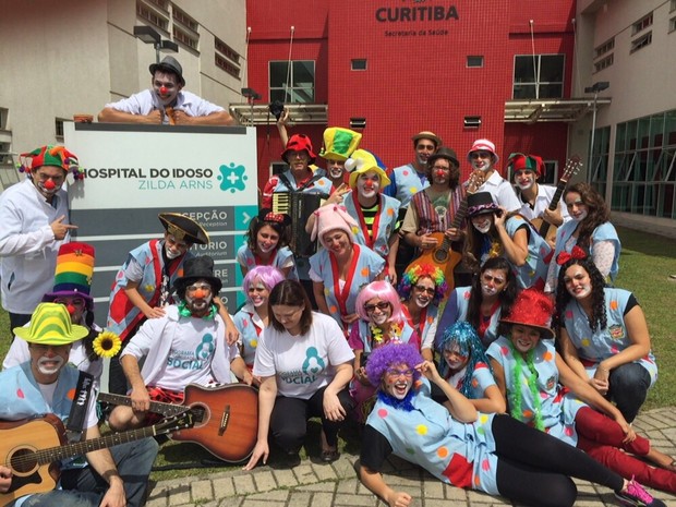 Grupo visitou cerca de 150 leitos individuais do hospital (Foto: Divulgação / Uniandrade) Grupo visitou cerca de 150 leitos individuais do hospital (Foto: Divulgação / Uniandrade)