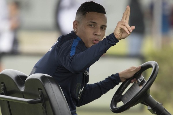 Corinthians e empresários acertam permanência de Arana até dezembro