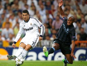Cristiano Ronaldo e Kompany, Real Madrid x Manchester City (Foto: Agência Reuters)