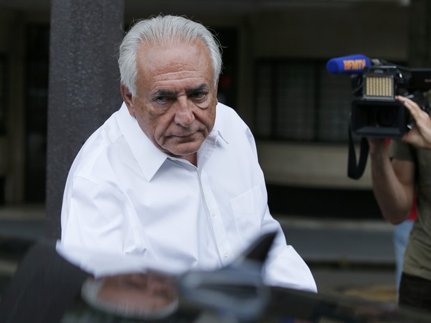Strauss-Kahn deixa sua casa em Paris a caminho de Lille, para ouvir o veredito que o absolveu (Foto: Gonzalo Fuentes/Reuters) Strauss-Kahn deixa sua casa em Paris a caminho de Lille, para ouvir o veredito que o absolveu (Foto: Gonzalo Fuentes/Reuters)
