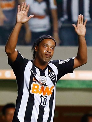 Ronaldinho Gaúcho gol jogo Atlético-MG contra Nacional-PAR (Foto: Reuters) Ronaldinho Gaúcho gol jogo Atlético-MG contra Nacional-PAR (Foto: Reuters)
