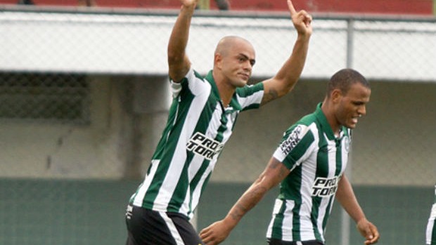 Julio César e Patric na vitória do Coritiba (Foto: Divulgação / Site oficial do Coritiba)