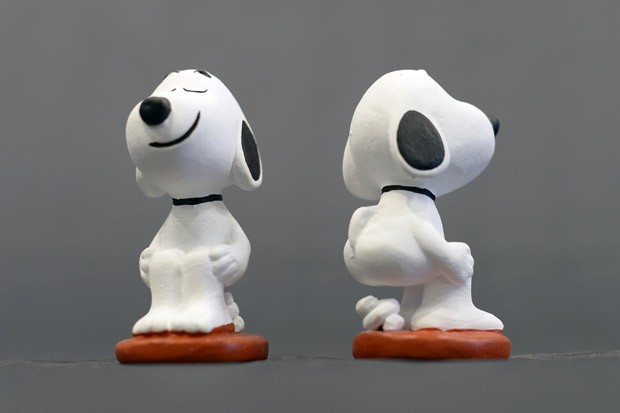 'Caganer' do personagem Snoopy, o cachorro de Charlie Brown nos quadrinhos (Foto: Lluis Gene/AFP)